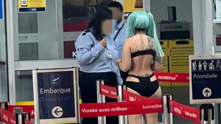 Mulher é barrada em aeroporto por usar apenas roupas íntimas e peruca