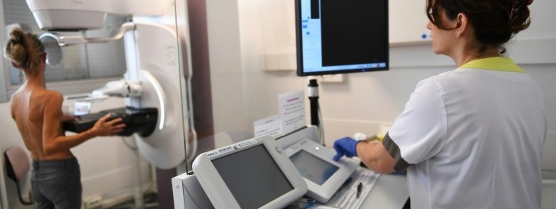 (Arquivo) Os resultados podem, eventualmente, reduzir o número de radiologistas dedicados ao rastreio do câncer de mama, considerado uma das formas mais eficazes de se lutar contra esse tumor - AFP/Arquivos