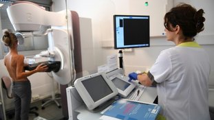 (Arquivo) Os resultados podem, eventualmente, reduzir o número de radiologistas dedicados ao rastreio do câncer de mama, considerado uma das formas mais eficazes de se lutar contra esse tumor - AFP/Arquivos