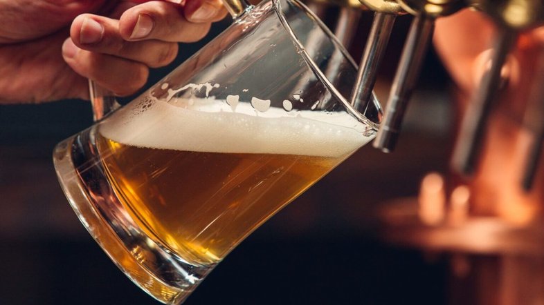 Dia Internacional da Cerveja: empresa dissemina o conhecimento cervejeiro