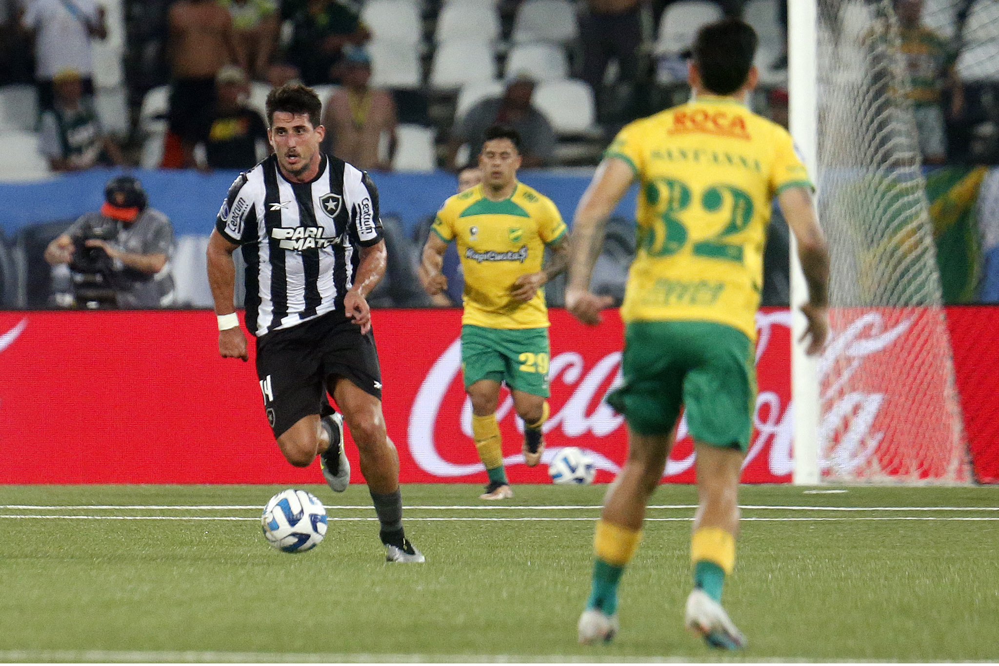 Sob vaias, Botafogo cede empate ao Defensa y Justicia e decidirá vaga na Argentina