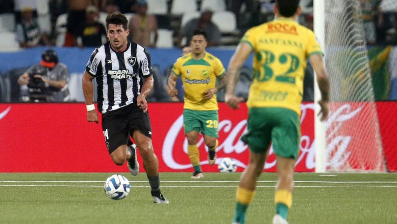 Sob vaias, Botafogo cede empate ao Defensa y Justicia e decidirá vaga na Argentina