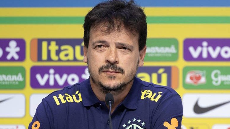 Diniz se apresenta à seleção brasileira em Cuiabá após derrota em clássico