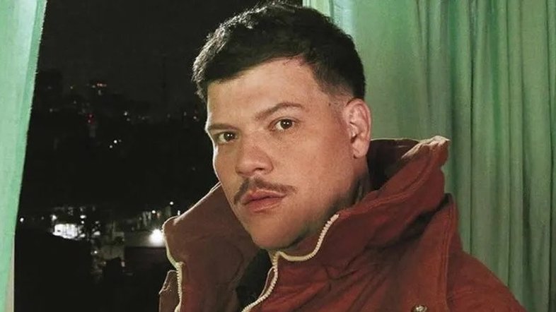 Ferrugem diz que não via o próprio pênis devido ao sobrepeso: 'Mexe na autoestima'