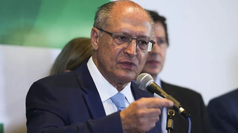 Alckmin fala em energia normalizada nas próximas horas e que governo reagiu rápido