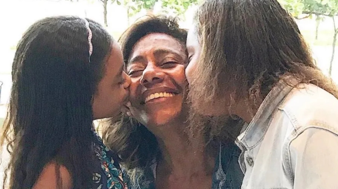 Filha de Gloria Maria homenageia a mãe, que faria 74 anos: 'Sua memória será eterna'
