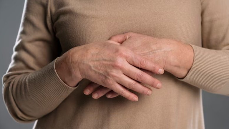 Idosa sente dores e descobre feto mumificado no ventre aos 84 anos