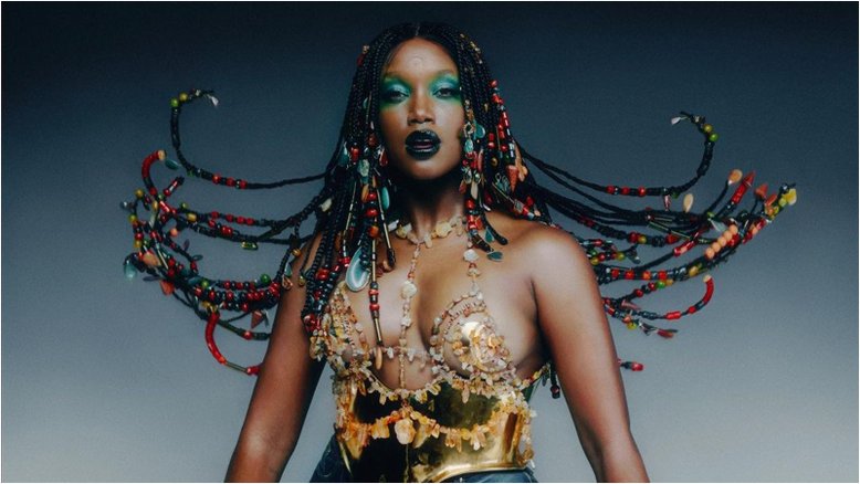 IZA canta supostas indiretas ao ex em novo álbum: ‘De santo não tem nada’