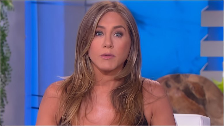 Jennifer Aniston revela ter realizado tratamento facial com esperma de salmão