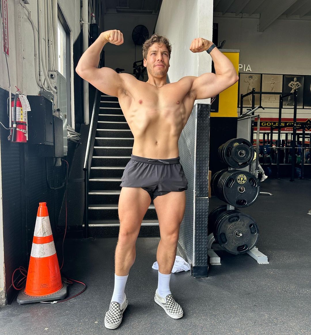 Filho de Arnold Schwarzenegger chama atenção por semelhança com o ator 7 Joseph Baena, filho de Arnold Schwarzenegger