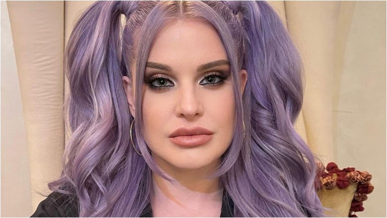 Kelly Osbourne diz ter evitado exposição durante gravidez para fugir de críticas ao corpo