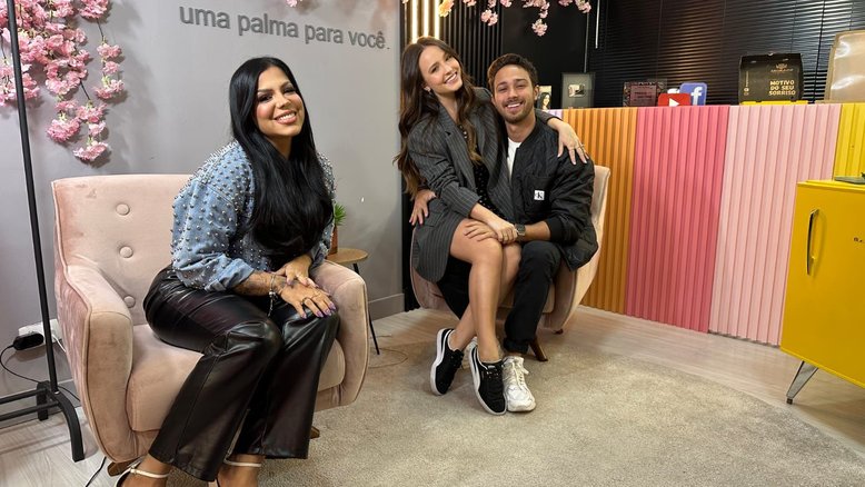 Larissa Manoela participou do podcast 'Vaca Cast'