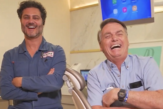 Em meio a polêmicas, Bolsonaro visita dentista para por lentes nos dentes; entenda