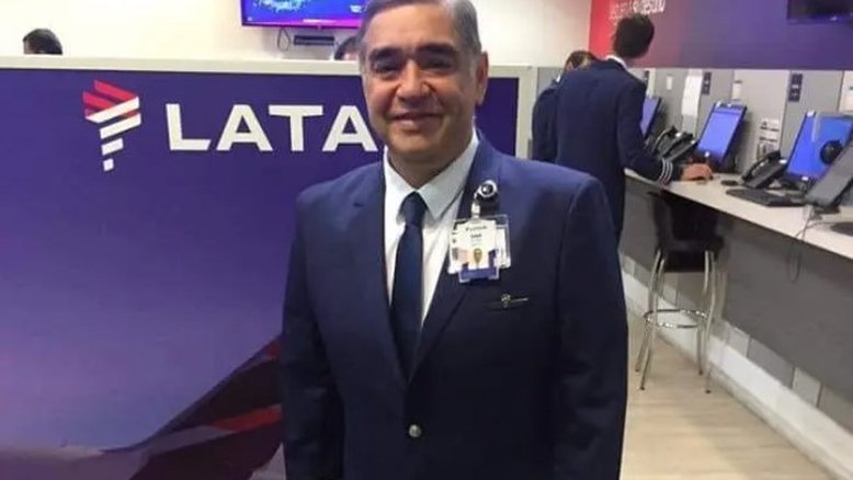 Piloto morre no banheiro de avião forçando pouso de emergência após decolagem