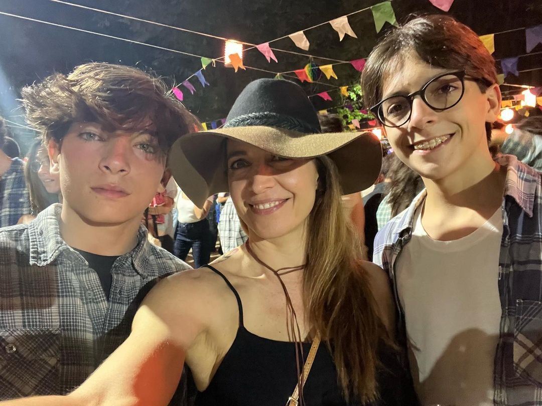 Poliana Abritta expõe acordo com trigêmeos adolescentes: 'Ninguém pode sair' 4 Poliana Abritta e os filhos Guido e José