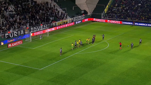 VAR confirma gol do Botafogo em falta cobrada por Lucas Fernandes