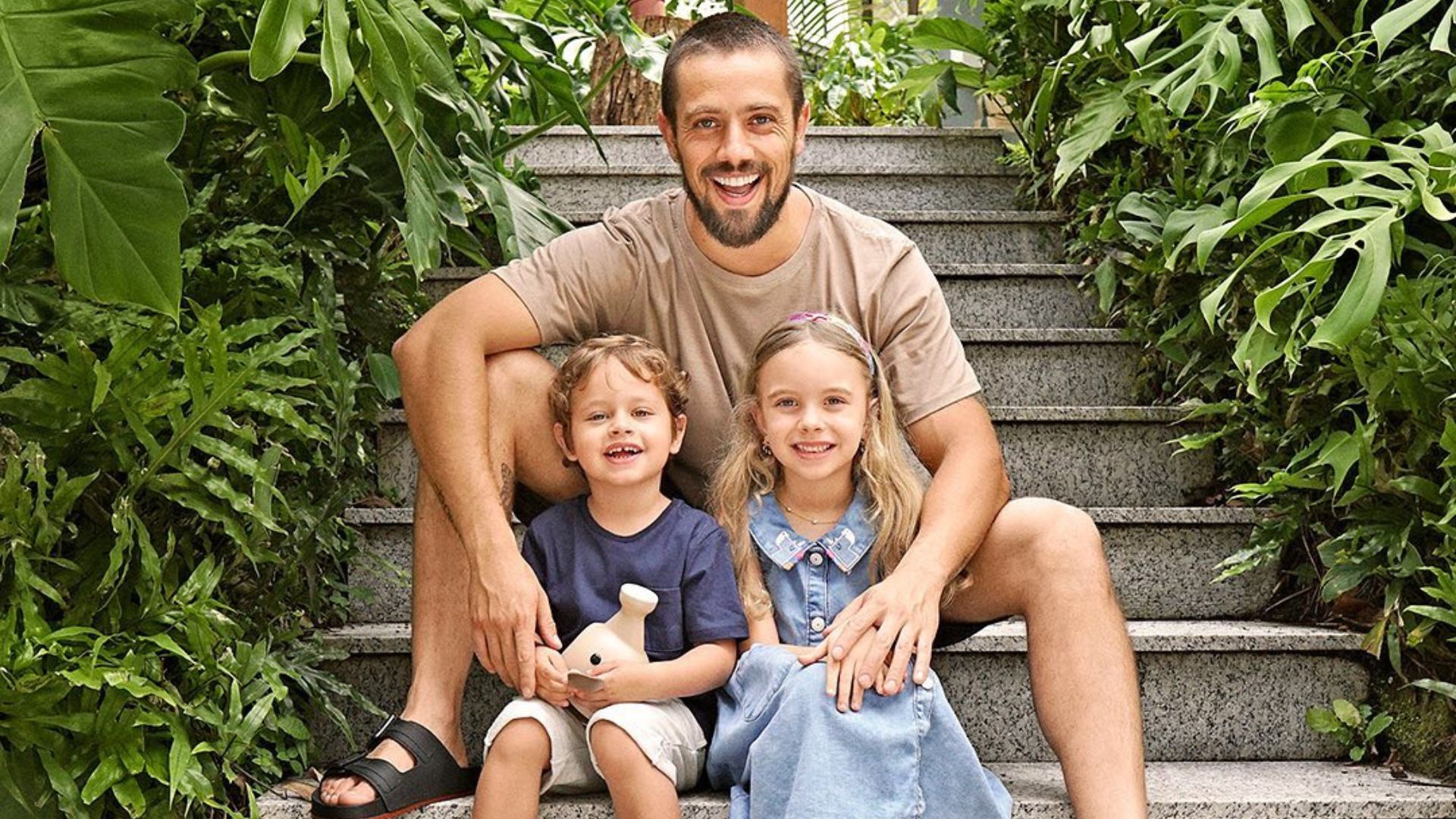 Rafael Cardoso e filhos