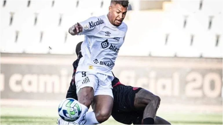 Santos joga mal de novo, empata com o Athletico-PR e se aproxima da zona de queda
