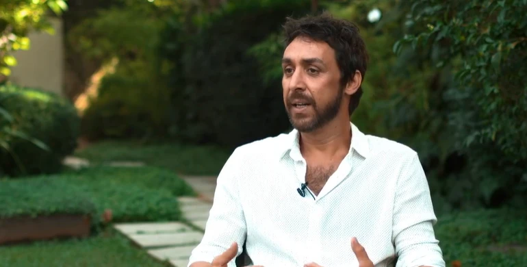 Rico Tavares é maquiador de uma série de artistas