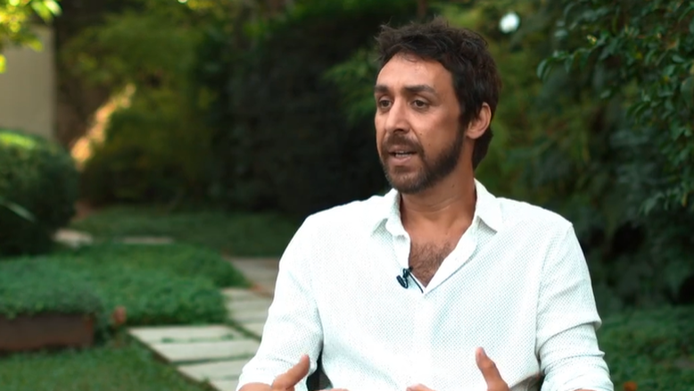 Rico Tavares é maquiador de uma série de artistas