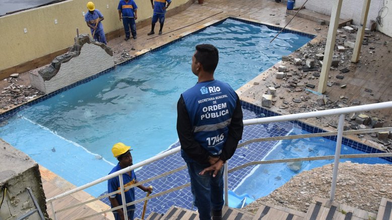 Rio de Janeiro: Casa de R$ 1 milhão em área de risco na Rocinha é demolida