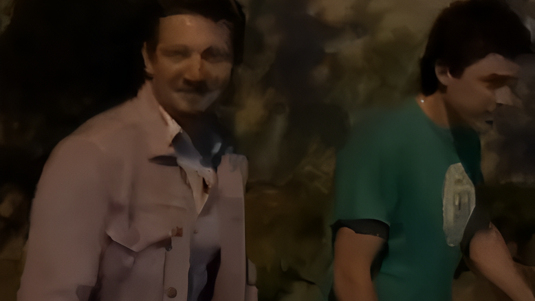 Ator Jeremy Renner está totalmente recuperado após quebrar 30 ossos; relembre o acidente
