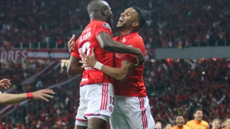 Valencia faz dois, lidera vitória sobre o Bolívar e coloca Inter na semifinal da Libertadores