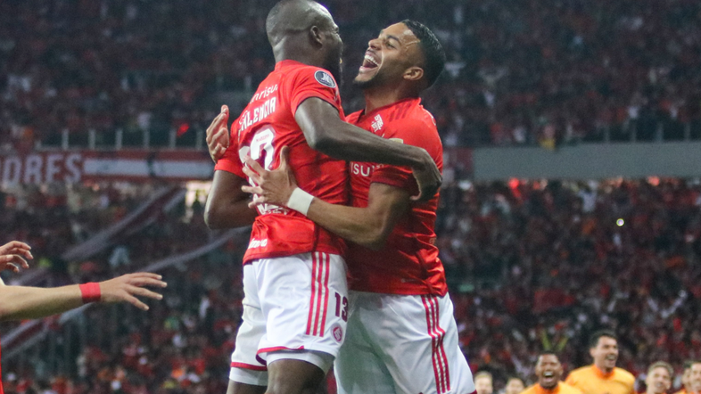Valencia faz dois, lidera vitória sobre o Bolívar e coloca Inter na semifinal da Libertadores