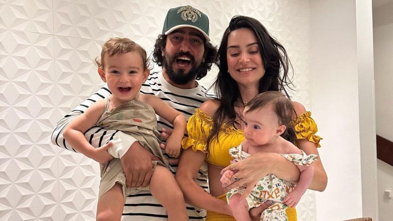 Renato Góes e Thaila Ayala e os filhos, Francisco e Tereza