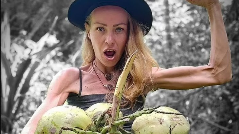 Influenciadora vegana 'morre de fome' depois de mudar para uma dieta restritiva