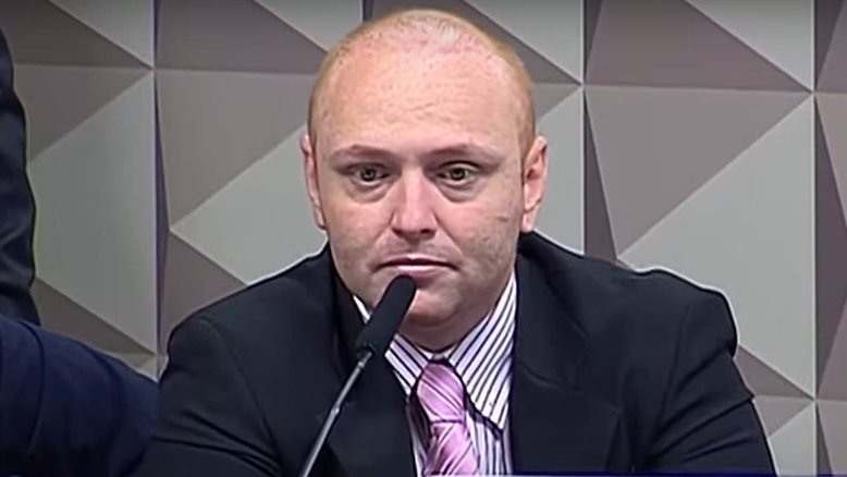 'Se algum juiz te prender, eu mando prender o juiz", disse Bolsonaro, segundo versão de hacker