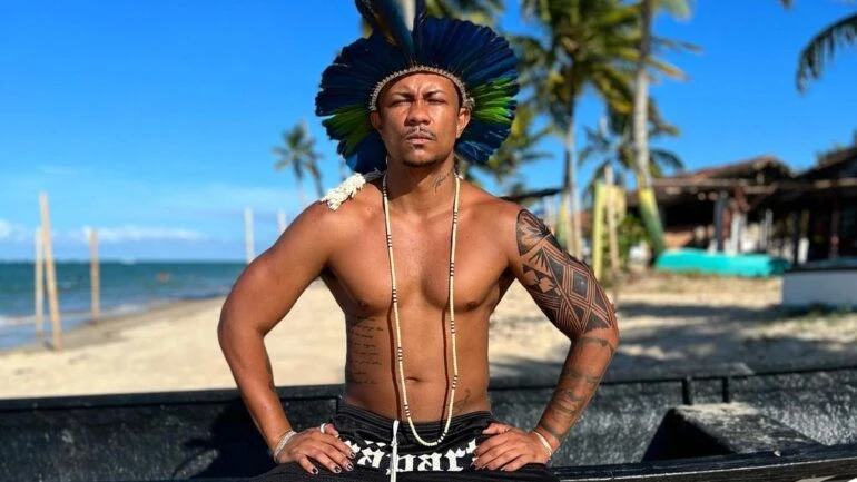 Xamã é filho de pai indígena e vem usando a sua voz para potencializar as lutas e cultura dos povos originários