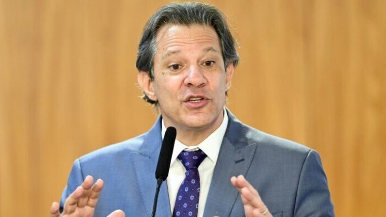 Juros do rotativo do cartão não poderão exceder 100%, afirma Haddad