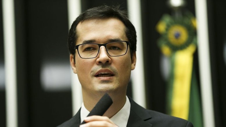 Deltan pede que PGR investigue se Moraes abusou do poder ao prender 2 por ameaças à sua família