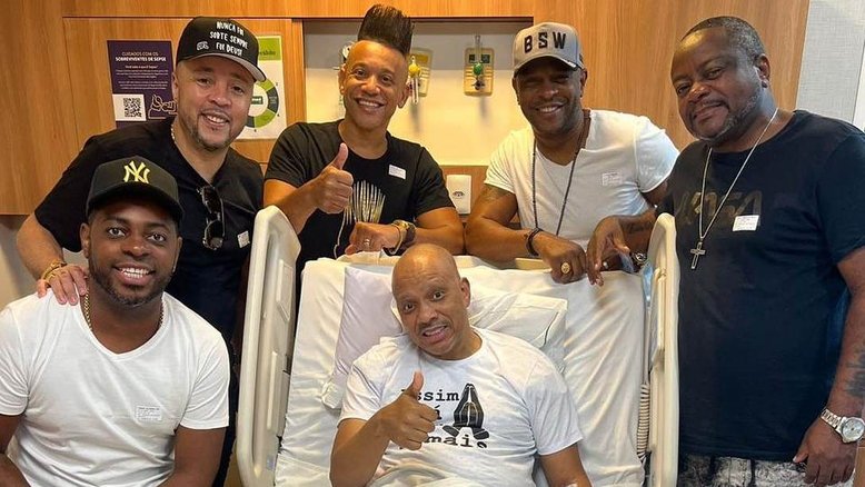 Internado e sem previsão de alta, Anderson Leonardo recebe visita do grupo Molejo