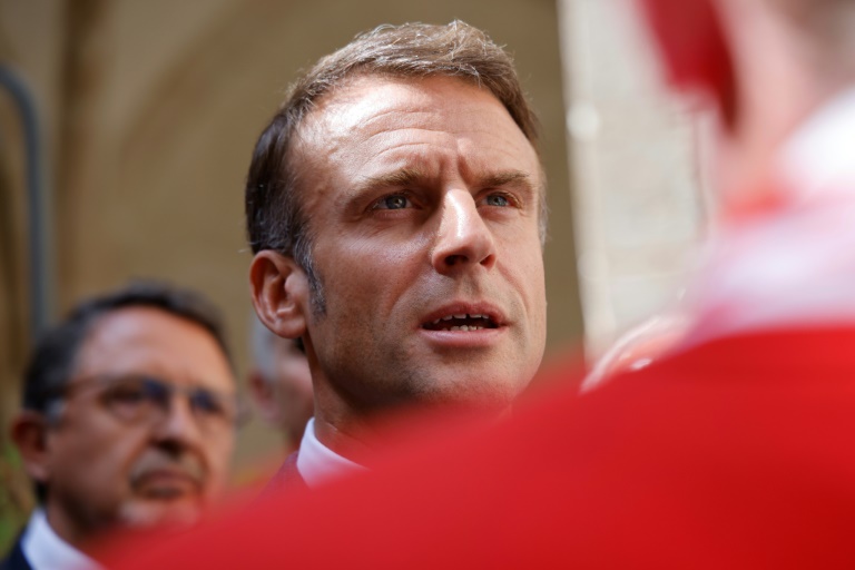 O presidente francês, Emmanuel Macron, durante visita a Semur-en-Auxois, em 15 de setembro de 2023 - POOL/AFP