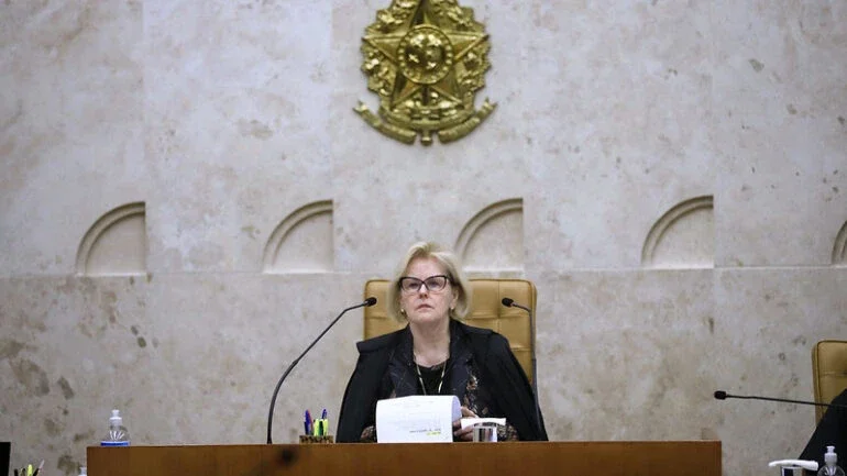STF forma maioria para condenar terceiro réu por atos de 8 de janeiro