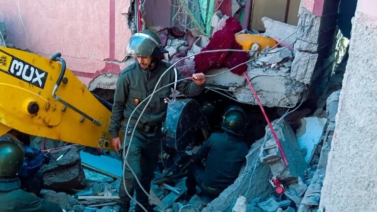 Sobe para 1.300 o número de mortos por terremoto no Marrocos