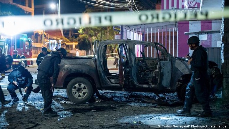 Explosões de carros-bomba e motins em prisões abalam Equador