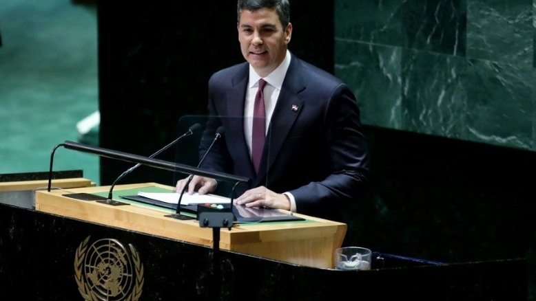Presidente do Paraguai é hospitalizado no Rio de Janeiro