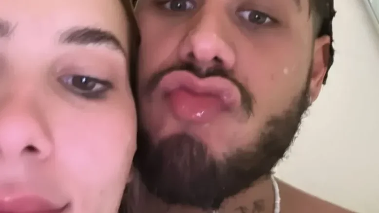 Virginia Fonseca posa no chuveiro com Zé Felipe, mas reclama: 'Odeio tomar banho junto'