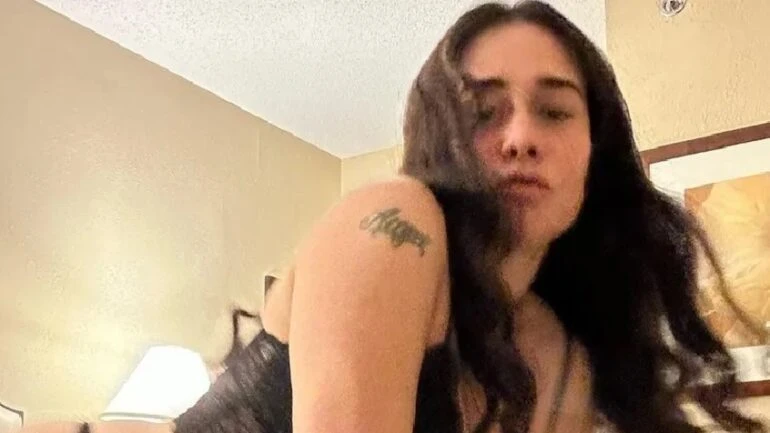 Alessandra Negrini recebe elogios ao posar de lingerie em hotel: 