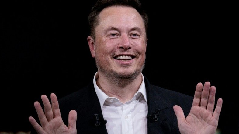 Elon Musk reage à decisão da Apple de encerrar projeto de carro elétrico