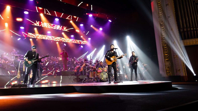 Banda Rosa de Saron, durante show gravado no Theatro Municipal de São Paulo