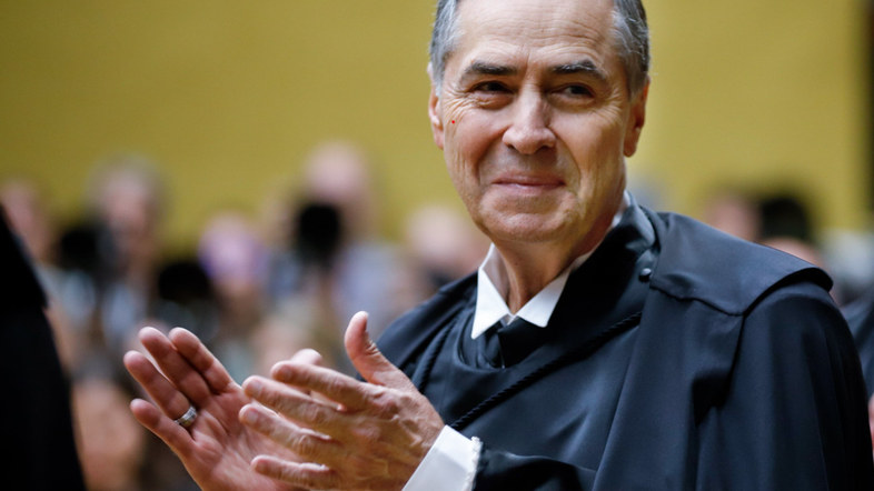 Barroso lista benefícios em IA, mas se diz preocupado com massificação da desinformação