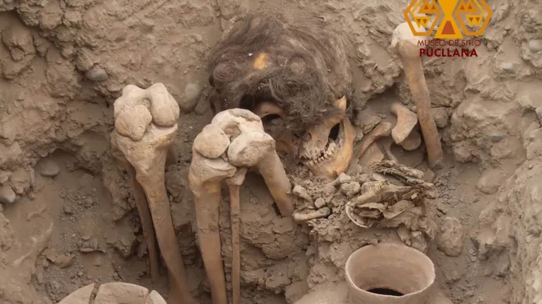 Múmia cabeluda de mil anos é encontrada no Peru
