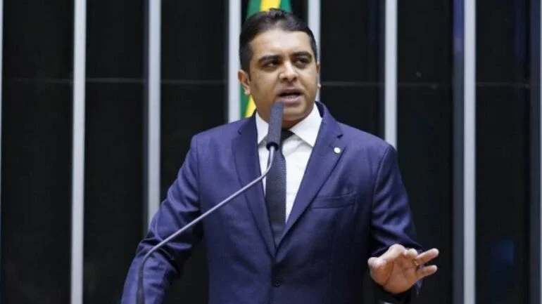 Comissão da Câmara pauta votação de projeto contra casamento homoafetivo
