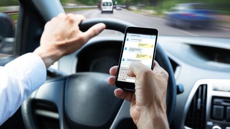 26% da Geração Z o telefone após 15 minutos dirigindo