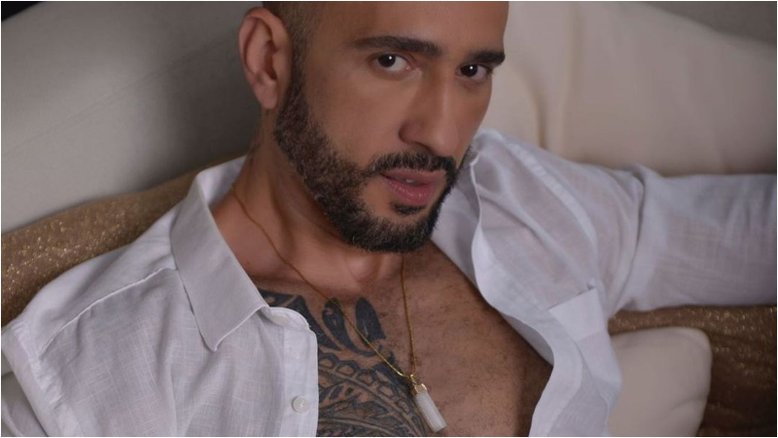Ex-modelo Charles Hermann esbanja boa forma aos 43 anos e dá dicas de cuidados com o corpo