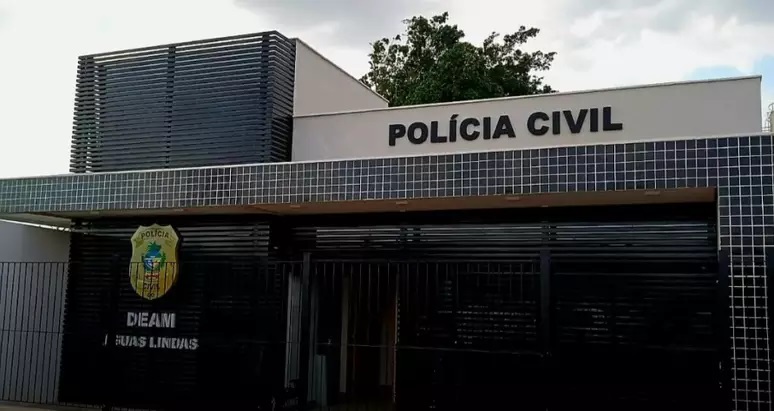 Polícia prende mãe por venda de pornografia infantil da filha de 8 anos em Goiás